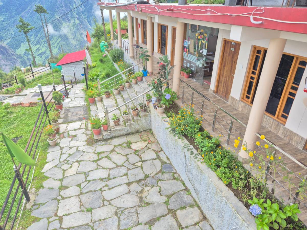 Front view of Pine Palace, the best homestay in Auli for couples, surrounded by mountains.